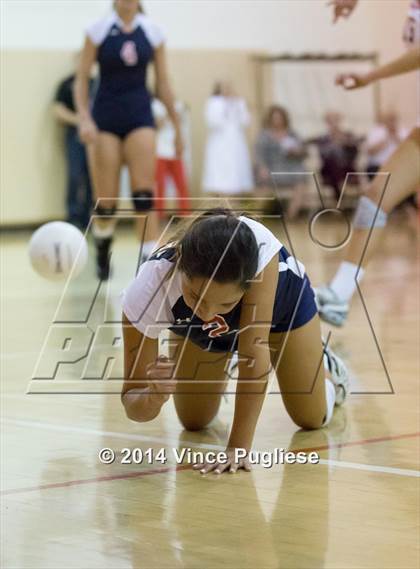 Thumbnail 1 in La Salle vs Flintridge Sacred Heart photogallery.
