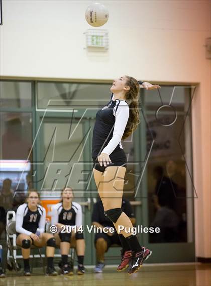 Thumbnail 2 in La Salle vs Flintridge Sacred Heart photogallery.