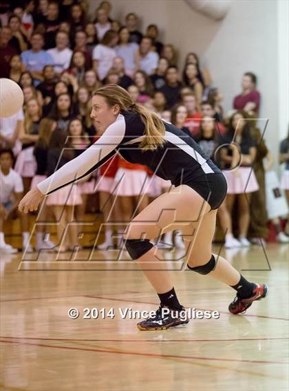 Thumbnail 3 in La Salle vs Flintridge Sacred Heart photogallery.