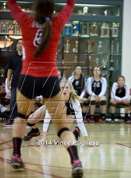 Thumbnail 2 in La Salle vs Flintridge Sacred Heart photogallery.