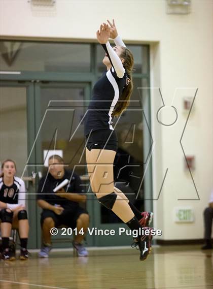 Thumbnail 1 in La Salle vs Flintridge Sacred Heart photogallery.