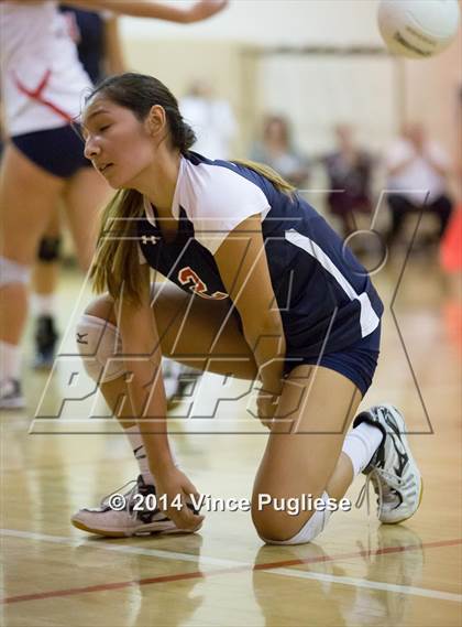 Thumbnail 2 in La Salle vs Flintridge Sacred Heart photogallery.