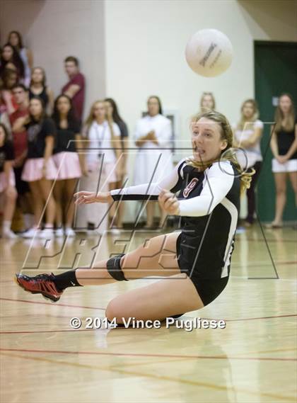 Thumbnail 2 in La Salle vs Flintridge Sacred Heart photogallery.