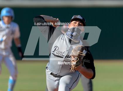 Thumbnail 3 in Laredo United South vs Harlan (UIL 6A Bi-District Playoff) photogallery.