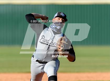 Thumbnail 3 in Laredo United South vs Harlan (UIL 6A Bi-District Playoff) photogallery.