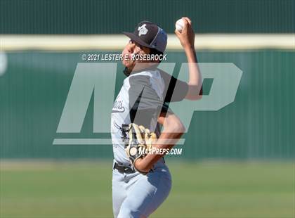 Thumbnail 2 in Laredo United South vs Harlan (UIL 6A Bi-District Playoff) photogallery.