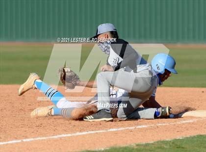 Thumbnail 1 in Laredo United South vs Harlan (UIL 6A Bi-District Playoff) photogallery.