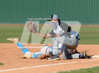Thumbnail 3 in Laredo United South vs Harlan (UIL 6A Bi-District Playoff) photogallery.