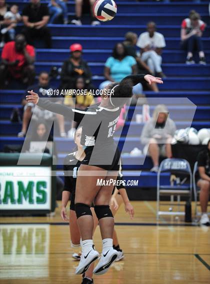 Thumbnail 3 in Paetow vs. Mayde Creek (KISD/CFISD Junior Varsity Tournament) photogallery.