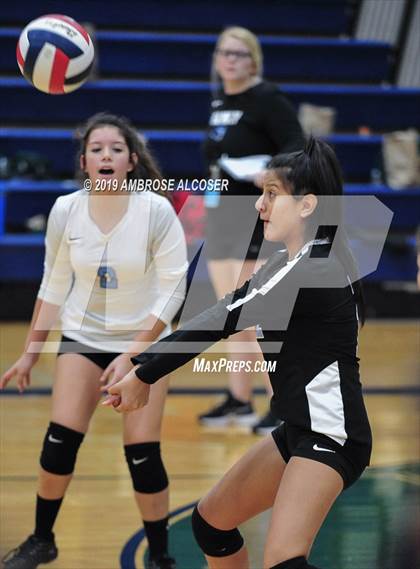 Thumbnail 1 in Paetow vs. Mayde Creek (KISD/CFISD Junior Varsity Tournament) photogallery.
