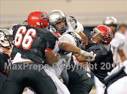 Thumbnail 1 in Cedar Hill vs. Guyer (Kirk Herbstreit National Kickoff Classic) photogallery.