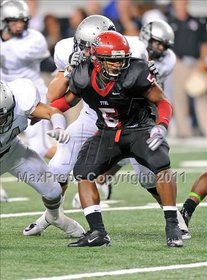 Thumbnail 3 in Cedar Hill vs. Guyer (Kirk Herbstreit National Kickoff Classic) photogallery.