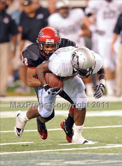 Thumbnail 3 in Cedar Hill vs. Guyer (Kirk Herbstreit National Kickoff Classic) photogallery.