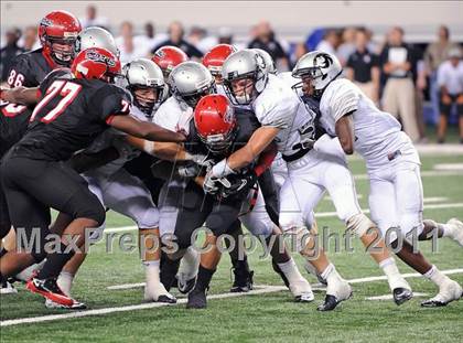 Thumbnail 3 in Cedar Hill vs. Guyer (Kirk Herbstreit National Kickoff Classic) photogallery.
