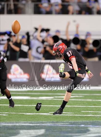 Thumbnail 3 in Cedar Hill vs. Guyer (Kirk Herbstreit National Kickoff Classic) photogallery.