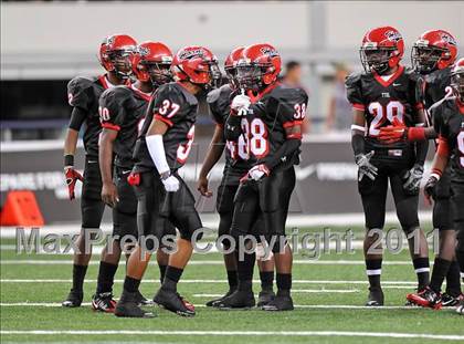 Thumbnail 1 in Cedar Hill vs. Guyer (Kirk Herbstreit National Kickoff Classic) photogallery.