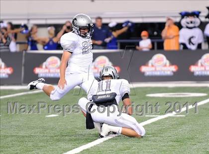 Thumbnail 3 in Cedar Hill vs. Guyer (Kirk Herbstreit National Kickoff Classic) photogallery.