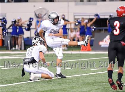 Thumbnail 2 in Cedar Hill vs. Guyer (Kirk Herbstreit National Kickoff Classic) photogallery.