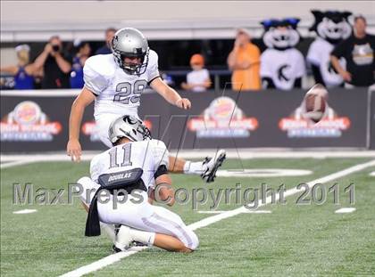 Thumbnail 1 in Cedar Hill vs. Guyer (Kirk Herbstreit National Kickoff Classic) photogallery.