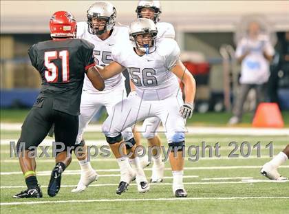 Thumbnail 2 in Cedar Hill vs. Guyer (Kirk Herbstreit National Kickoff Classic) photogallery.