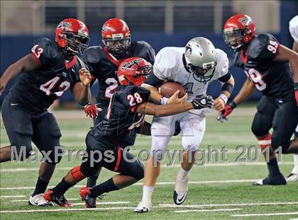 Thumbnail 2 in Cedar Hill vs. Guyer (Kirk Herbstreit National Kickoff Classic) photogallery.