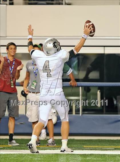 Thumbnail 3 in Cedar Hill vs. Guyer (Kirk Herbstreit National Kickoff Classic) photogallery.