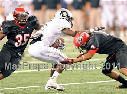 Thumbnail 3 in Cedar Hill vs. Guyer (Kirk Herbstreit National Kickoff Classic) photogallery.