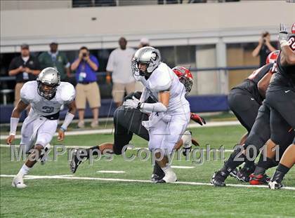 Thumbnail 2 in Cedar Hill vs. Guyer (Kirk Herbstreit National Kickoff Classic) photogallery.