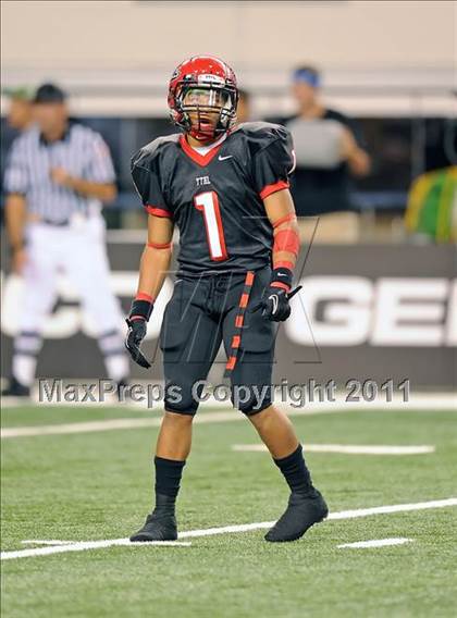 Thumbnail 2 in Cedar Hill vs. Guyer (Kirk Herbstreit National Kickoff Classic) photogallery.