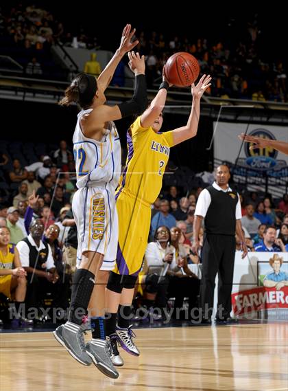 Thumbnail 3 in Lynwood vs. JW North (CIF SS D2AA Final) photogallery.