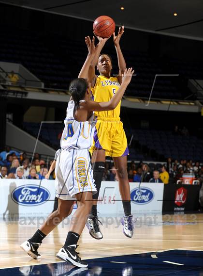 Thumbnail 3 in Lynwood vs. JW North (CIF SS D2AA Final) photogallery.
