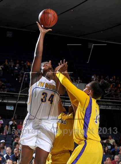Thumbnail 2 in Lynwood vs. JW North (CIF SS D2AA Final) photogallery.