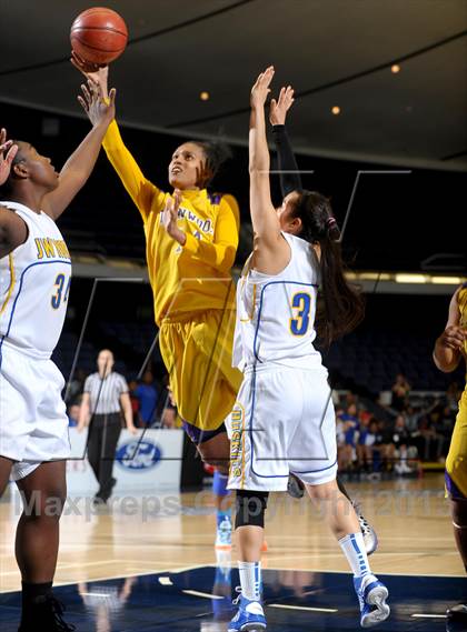 Thumbnail 1 in Lynwood vs. JW North (CIF SS D2AA Final) photogallery.