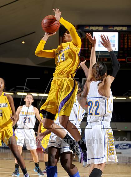 Thumbnail 3 in Lynwood vs. JW North (CIF SS D2AA Final) photogallery.