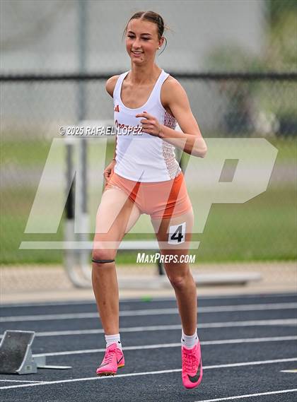 Thumbnail 1 in UIL 3A Track & Field District (200M) photogallery.