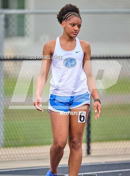 Thumbnail 2 in UIL 3A Track & Field District (200M) photogallery.