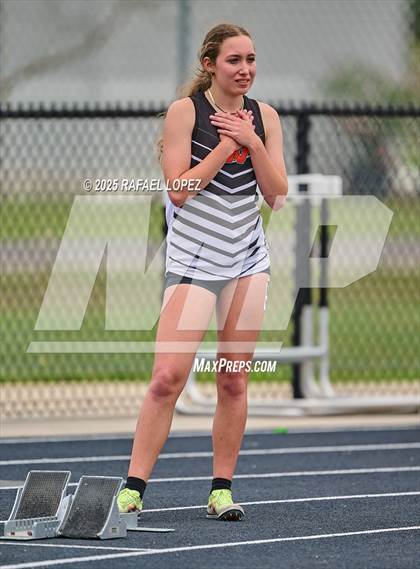 Thumbnail 1 in UIL 3A Track & Field District (200M) photogallery.