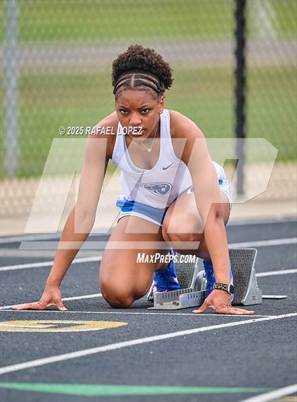 Thumbnail 1 in UIL 3A Track & Field District (200M) photogallery.