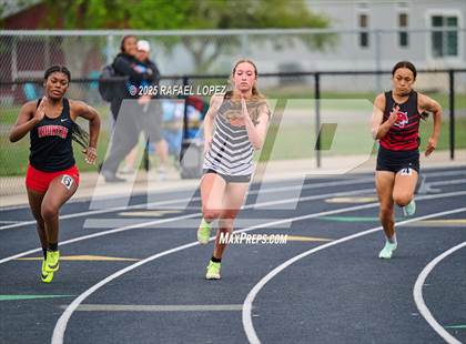 Thumbnail 3 in UIL 3A Track & Field District (200M) photogallery.