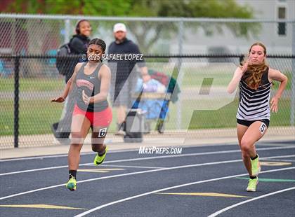 Thumbnail 2 in UIL 3A Track & Field District (200M) photogallery.