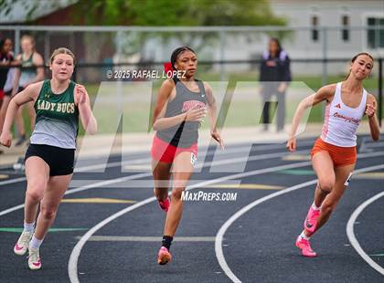 Thumbnail 2 in UIL 3A Track & Field District (200M) photogallery.