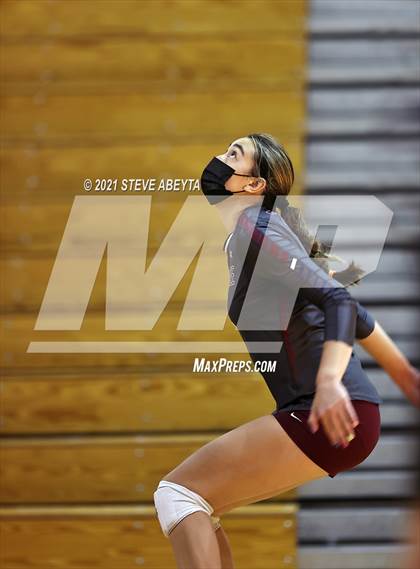 Thumbnail 1 in Cherokee Trail vs Legend (CHSAA 5A Regional Playoff) photogallery.