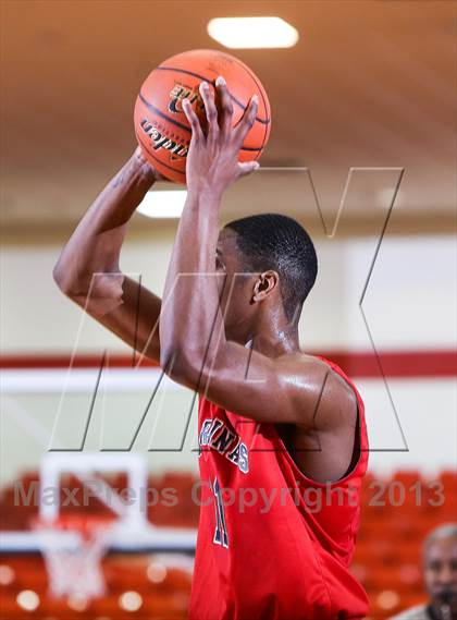 Thumbnail 2 in Hirschi vs. John Paul II (DFW Basketball Challenge) photogallery.