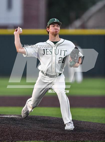 Thumbnail 1 in Tompkins vs Strake Jesuit (UIL 6A Regional Semifinal Playoff)  photogallery.