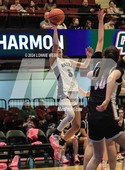 Thumbnail 2 in Croton-Harmon vs Putnam Vally (Section 1 Class B Semifinal) photogallery.