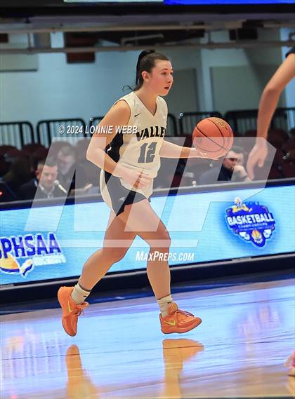 Thumbnail 2 in Croton-Harmon vs Putnam Vally (Section 1 Class B Semifinal) photogallery.