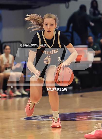 Thumbnail 2 in Croton-Harmon vs Putnam Vally (Section 1 Class B Semifinal) photogallery.