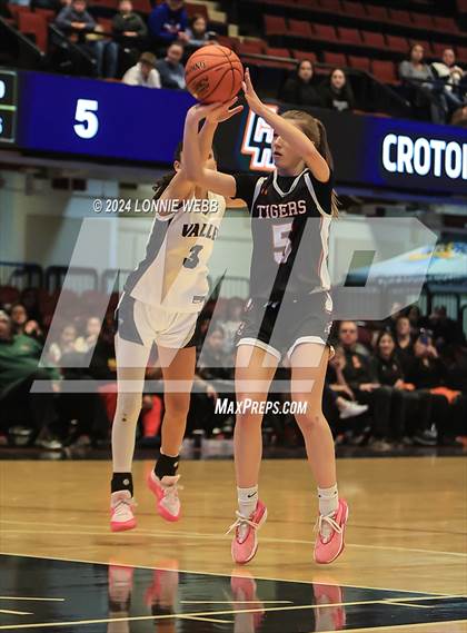 Thumbnail 3 in Croton-Harmon vs Putnam Vally (Section 1 Class B Semifinal) photogallery.