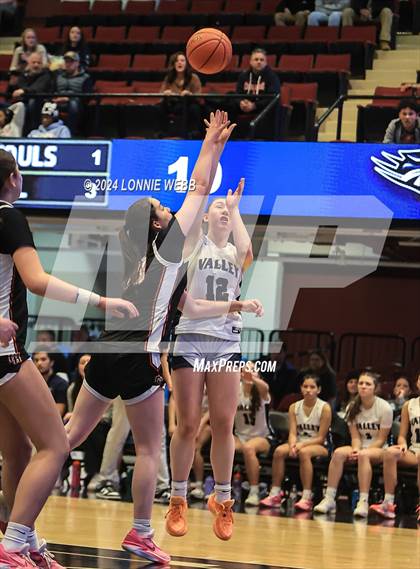 Thumbnail 2 in Croton-Harmon vs Putnam Vally (Section 1 Class B Semifinal) photogallery.