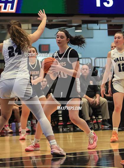 Thumbnail 1 in Croton-Harmon vs Putnam Vally (Section 1 Class B Semifinal) photogallery.